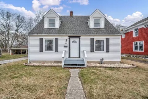 535 Eastwood St, Geneva, OH 44041