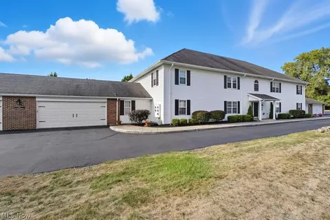 120 Talsman Dr #4, Canfield, OH 44406