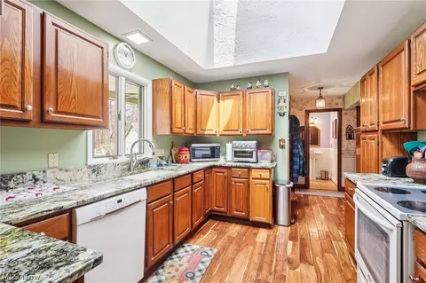 Kitchen - 10700 W Ridge Rd, Carlisle, OH 44035 photo 4 of 5