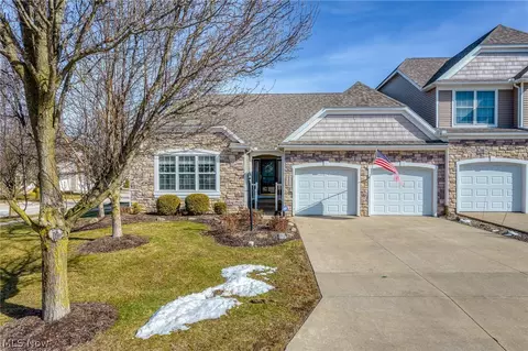 3489 Cobblestone Ln, Cuyahoga Falls, OH 44223