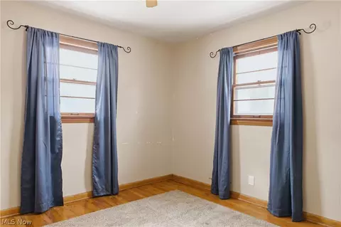 Bedroom - 612 Maplewood Ave, Struthers, OH 44471 photo 3 of 6