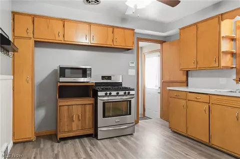 Kitchen - 612 Maplewood Ave, Struthers, OH 44471 photo 2 of 3