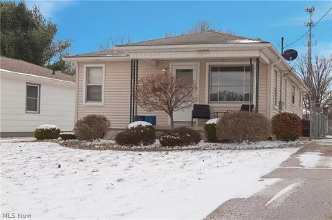 Exterior - 612 Maplewood Ave, Struthers, OH 44471 photo 3 of 4
