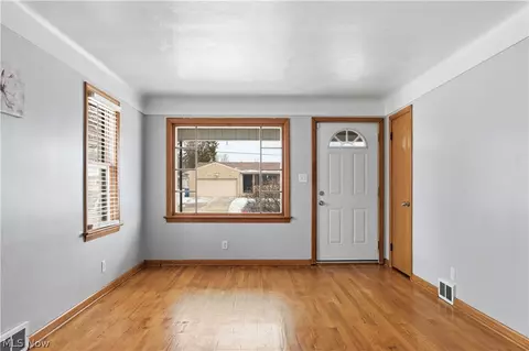 Living - 612 Maplewood Ave, Struthers, OH 44471 photo 1 of 2