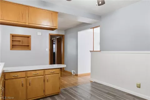 Entry Way - 612 Maplewood Ave, Struthers, OH 44471 photo 1 of 2