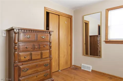 Bedroom - 612 Maplewood Ave, Struthers, OH 44471 photo 6 of 6