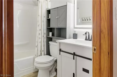 Bath - 612 Maplewood Ave, Struthers, OH 44471 photo 1 of 2