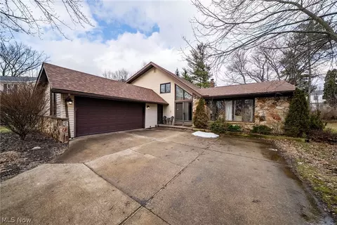 1205 Tulip Ct, Brunswick, OH 44212