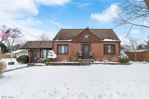 42 Woolf Ave, Akron, OH 44312