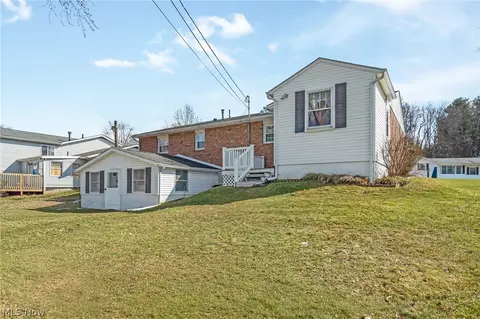 Exterior - 271 Manor Ave NW, Canton, OH 44708 photo 3 of 5
