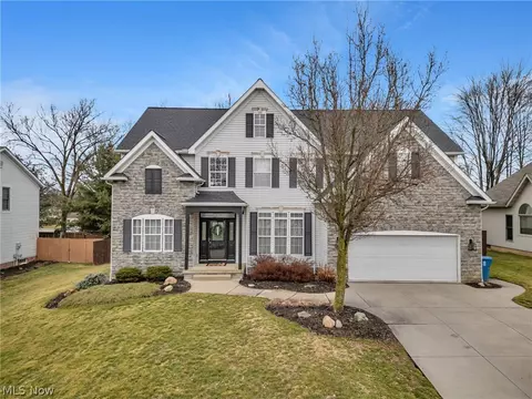 2921 Oakcrest Dr, Norton, OH 44203