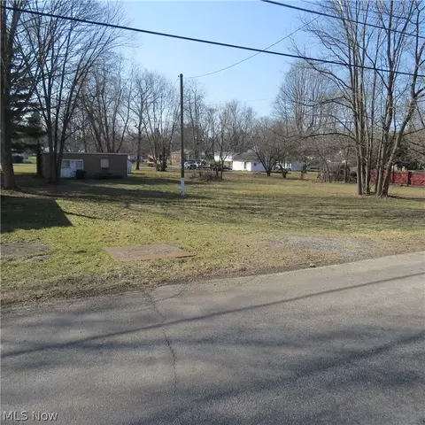 7900 Elson St SE, Waynesburg, OH 44688