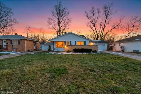 24207 Lebern Dr, North Olmsted, OH 44070