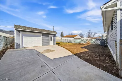 Exterior - 6330 Ledgebrook Dr, Brook Park, OH 44142 photo 4 of 6