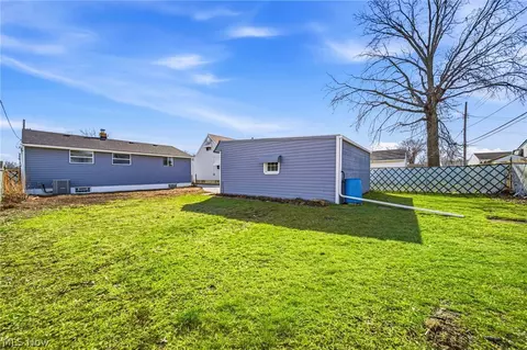 Exterior - 6330 Ledgebrook Dr, Brook Park, OH 44142 photo 6 of 6