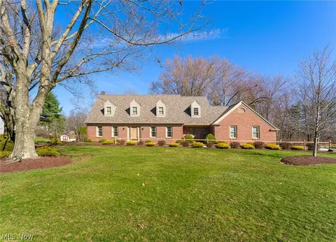 3600 Fawn Dr, Canfield, OH 44406