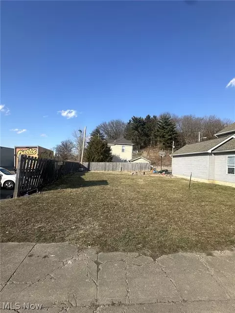995 Greenwood Ave, Zanesville, OH 43701