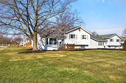 882 Bayridge Blvd, Willowick, OH 44095