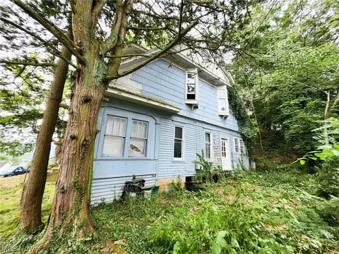Exterior - 103 Circle Ave, Spencer, WV 25276 photo 4 of 5