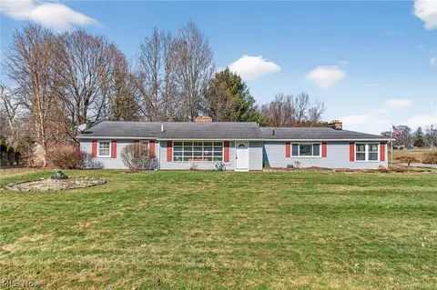 3132 Meadowwood St NW, Massillon, OH 44646