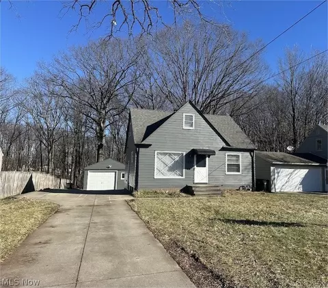 2440 Dentzler Rd, Parma, OH 44134