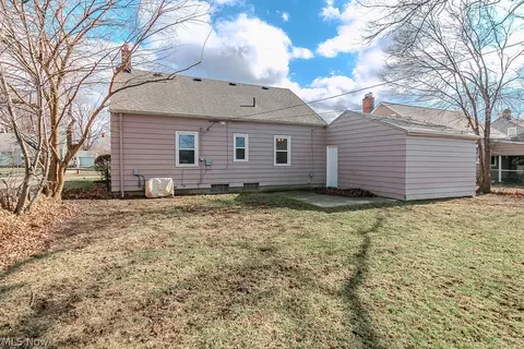 29613 Sylvan Dr, Willowick, OH 44095 photo 3
