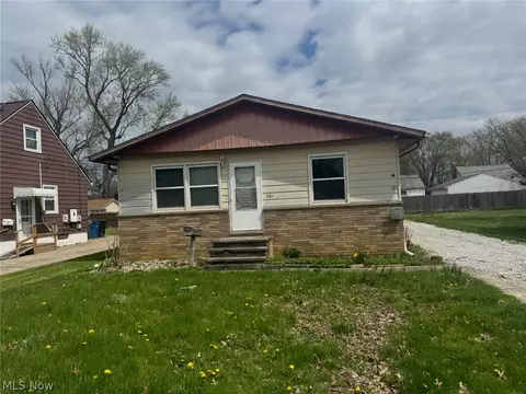 581 E 332nd St, Eastlake, OH 44095