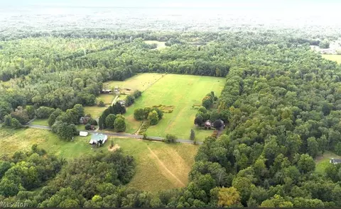 1400 Hubbard Thomas Rd, Brookfield, OH 44403