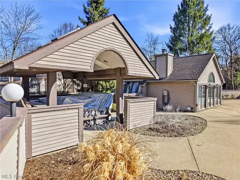 Exterior - 1183 Red Tail Hawk Dr #5, Boardman, OH 44512 photo 3 of 9