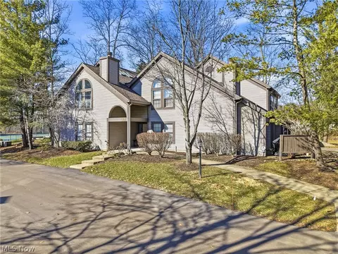 1183 Red Tail Hawk Dr #5, Boardman, OH 44512