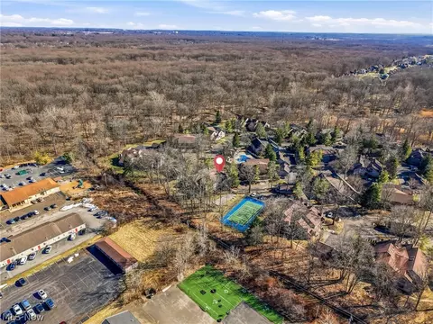 View/Area - 1183 Red Tail Hawk Dr #5, Boardman, OH 44512 photo 2 of 4