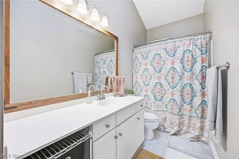 Bath - 1183 Red Tail Hawk Dr #5, Boardman, OH 44512 photo 1 of 2