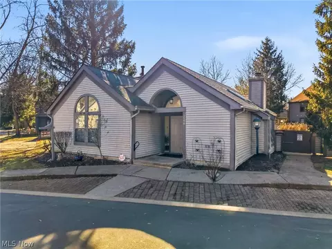 Exterior - 1183 Red Tail Hawk Dr #5, Boardman, OH 44512 photo 9 of 9