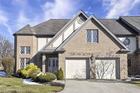 1 Aberdeen Ct, Rocky River, OH 44116