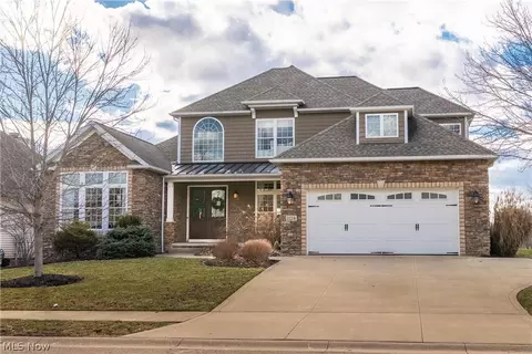 1124 Laurel Green Dr NE, North Canton, OH 44720
