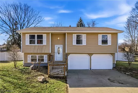 465 S Colonial Dr, Cortland, OH 44410