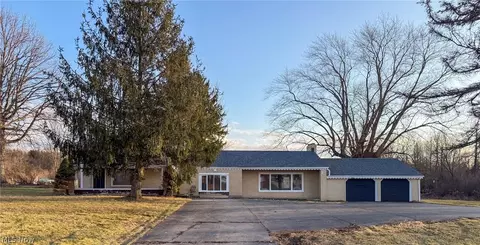 4055 Center Rd, Poland, OH 44514