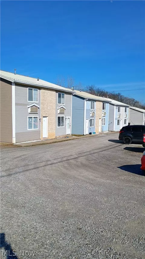 3215 Moxadarla Dr, Zanesville, OH 43701