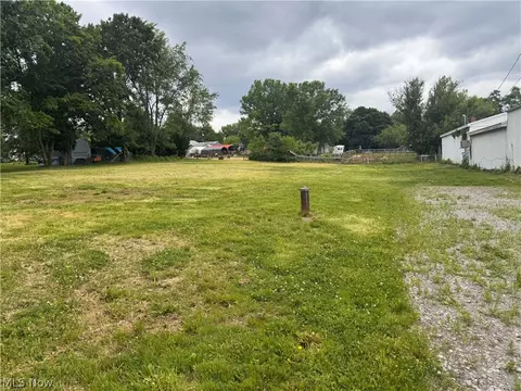 44972 Crestview Rd, Columbiana, OH 44408