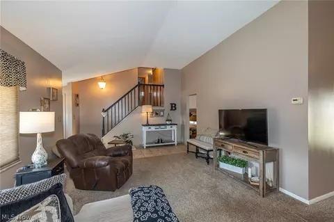 423 E Decker Dr, Seven Hills, OH 44131 photo 6