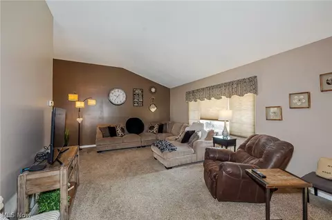 423 E Decker Dr, Seven Hills, OH 44131 photo 3