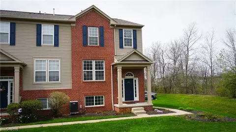 239 Woodhaven Dr, Copley, OH 44321