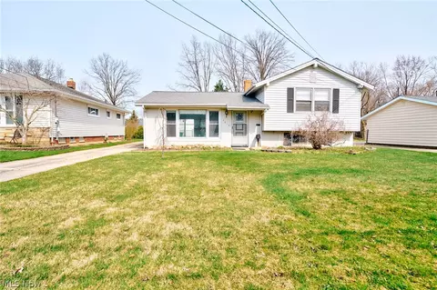 6413 Longridge Rd, Mayfield Heights, OH 44124