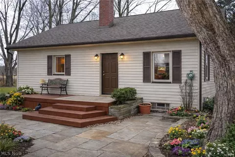 27397 Cook Rd, Olmsted Twp, OH 44138
