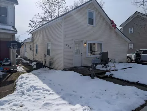 332 Front Ave SW, New Philadelphia, OH 44663