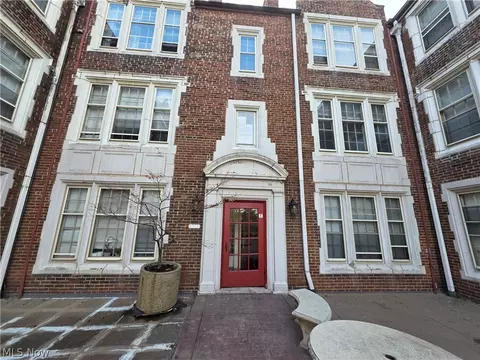 15610 Van Aken Blvd #18, Shaker Heights, OH 44120