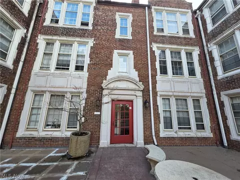 15610 Van Aken Blvd #18, Shaker Heights, OH 44120