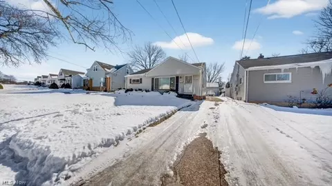 20648 Donny Brook Rd, Maple Heights, OH 44137