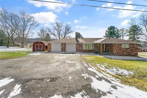 49075 Maple Ln, East Liverpool, OH 43920