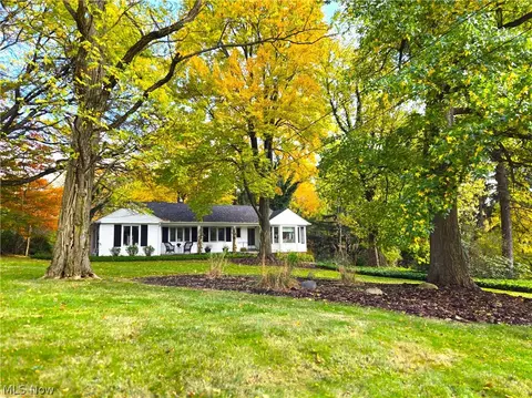 4639 Brainard Rd, Chagrin Falls, OH 44022